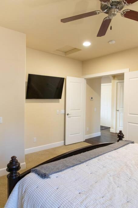 Sunserra Villa! Movie Room, Family Friendly, Bbqs, Pools, Free Golf! Quincy المظهر الخارجي الصورة